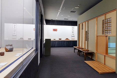 A display room filled with tea ceremony utensils