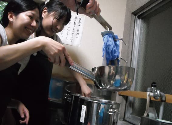 Two people taking part in a dyeing workshop
