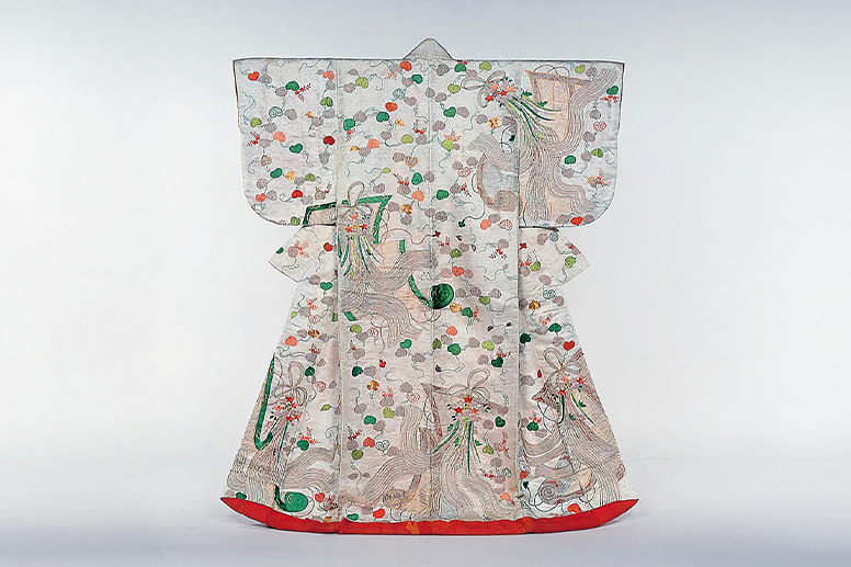 A kimono piece with floral patterns