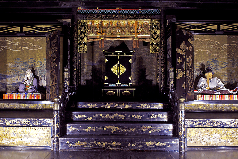 The interior of a palace with gold decoration