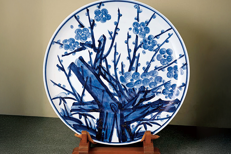 Big plate with plum tree in blue-on-white by Yuzo Kondo (1975)