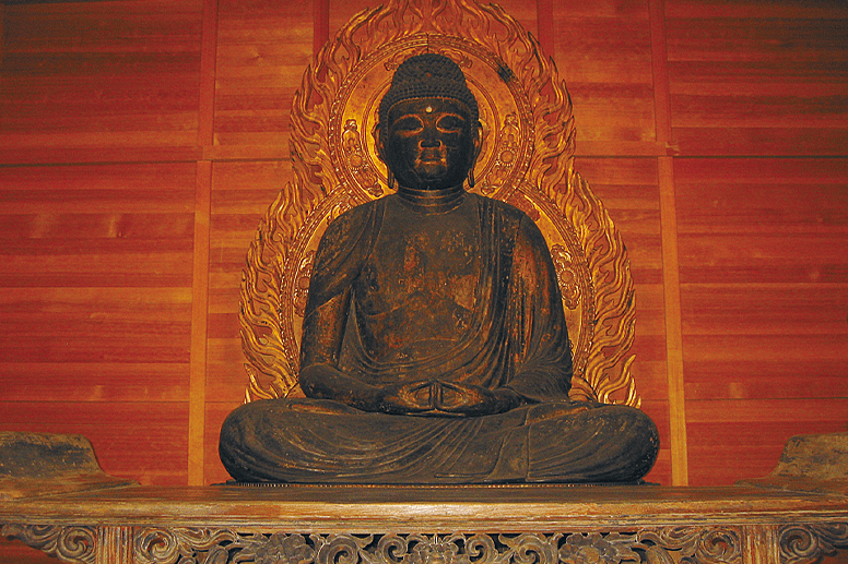 Seated statue of Amida Nyorai (Important Cultural Property)