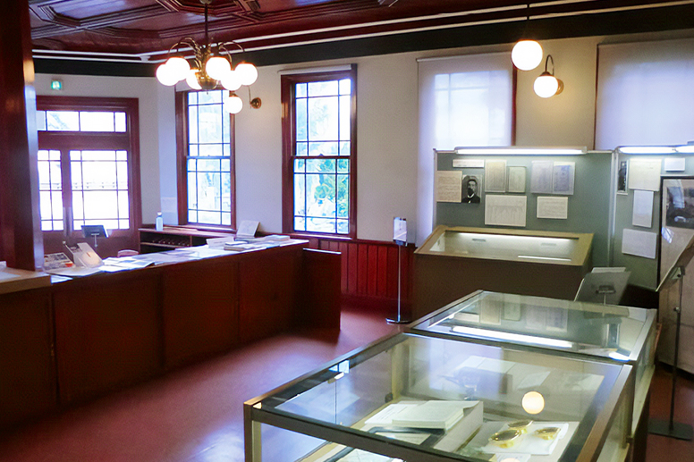 A Western-style room lined with display cases