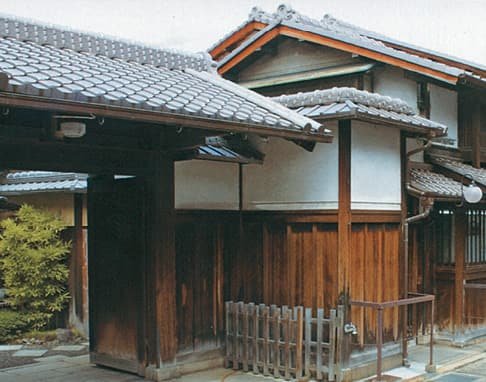 The exterior of a wooden machiya townhouse