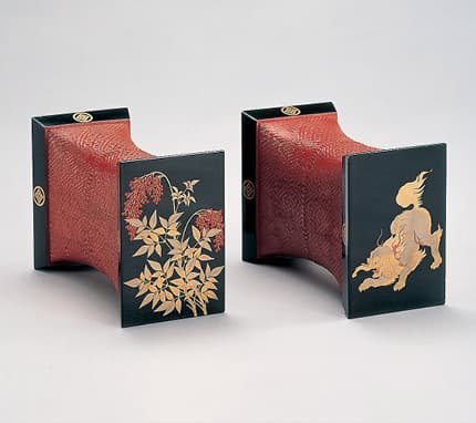 A craftwork piece decorated with maki-e lacquerwork