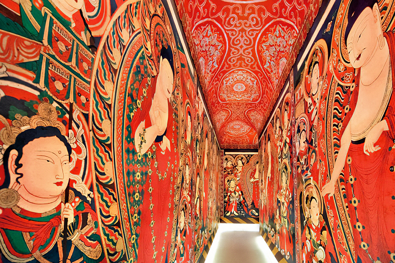 Reproduction of a cloister in the Bezelkik Cave (Photo: Kiyohiko Higashide)