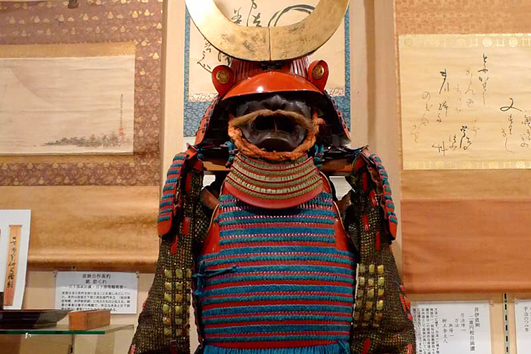 赤い甲冑の展示