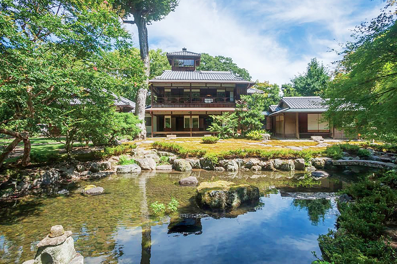 外観　大正14年完成の旧三井家下鴨別邸。木造3階建ての主屋は明治13年建築の木屋町別邸から移築した建物