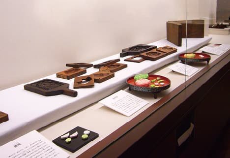 菓子木型と京菓子の展示ケース