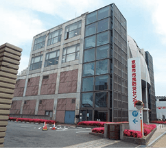 京都市市民防災センターの建物外観