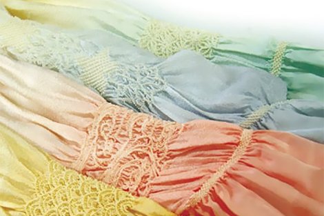 色とりどりの絞り染めの写真